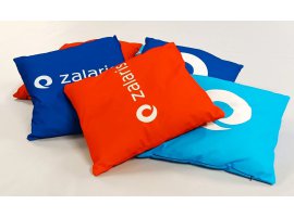 Poduszki z logo firmy, sympatyczna forma reklamy :-)